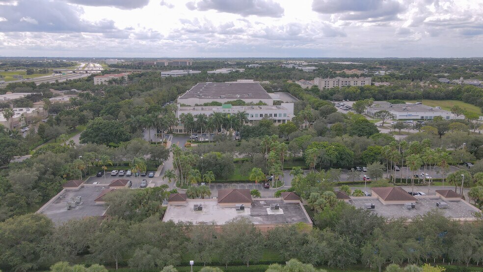 More Photos Of 1835 N Corporate Lakes Blvd, Weston Medical For Sale