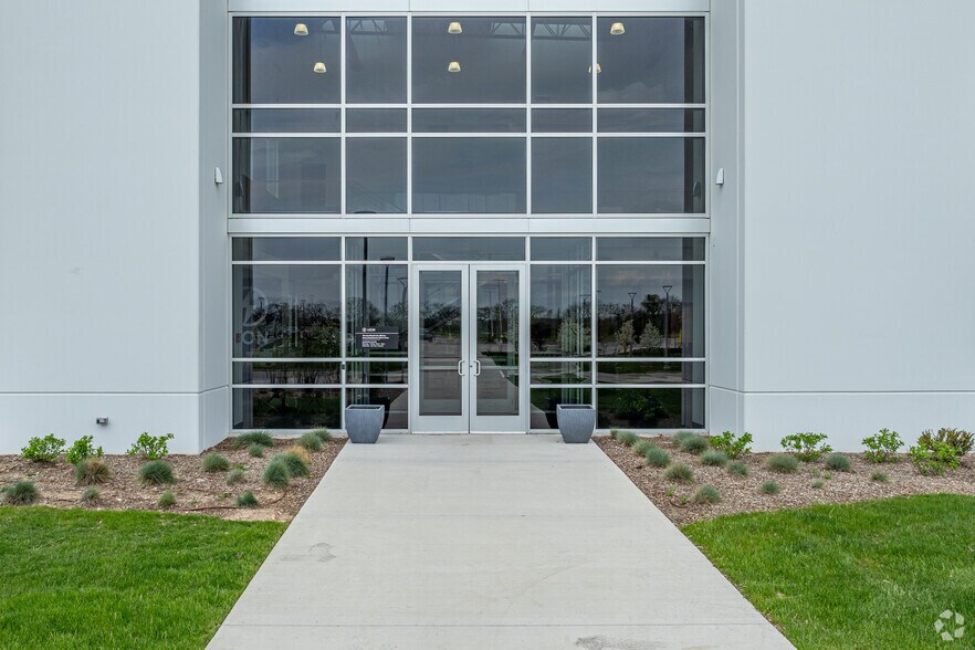 More Photos Of 3835 Youngs Rd, Channahon Manufacturing For Sale