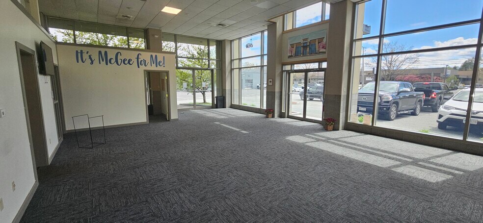 More Photos Of 160 Sykes Mountain Ave, White River Junction Auto Dealership For Sale