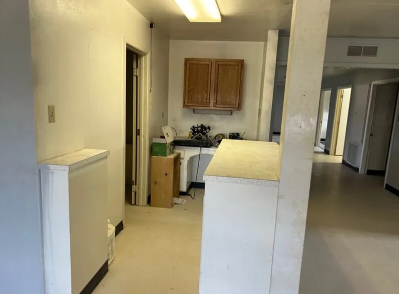 More Photos Of 569 Bear Dr, Timpson Medical For Sale