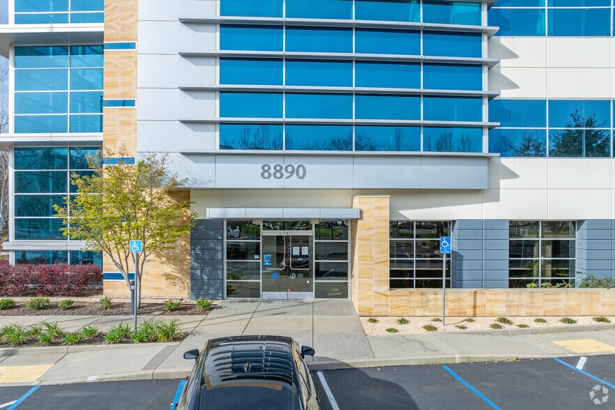 More Photos Of 8890 Cal Center Dr, Sacramento Office For Lease