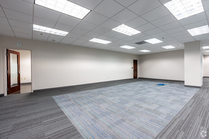 More Photos Of 7501 Boulder View Dr, North Chesterfield Unknown For Lease