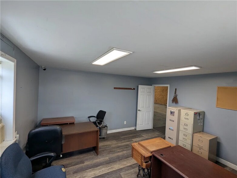 More Photos Of 777-779 Windsor Rd, Charleston Warehouse For Sale