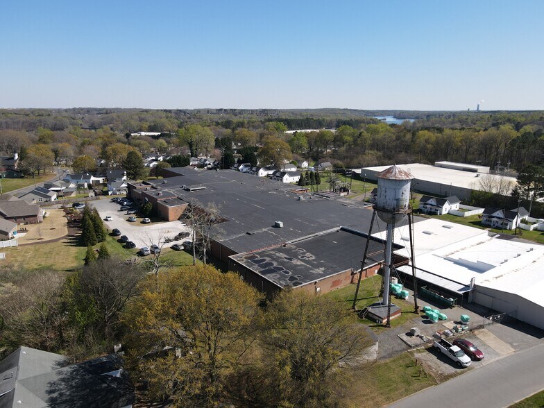 More Photos Of 710 E Catawba St, Belmont Industrial For Lease