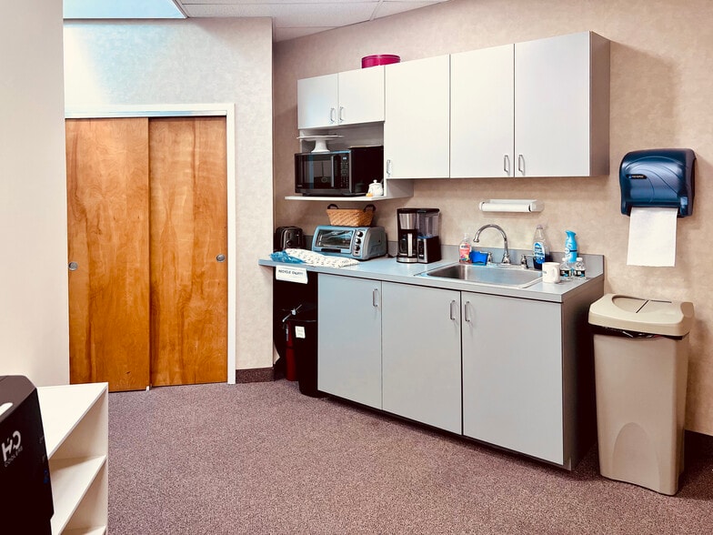 More Photos Of 3505 Veterans Memorial Hwy, Ronkonkoma Office For Sale