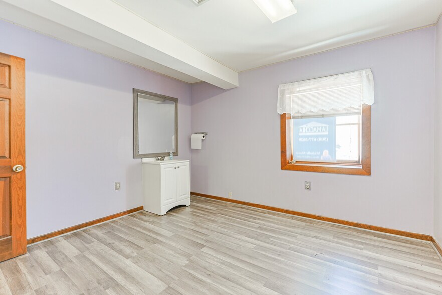 More Photos Of 310-312 Wilbur Ave, Swansea Office For Sale
