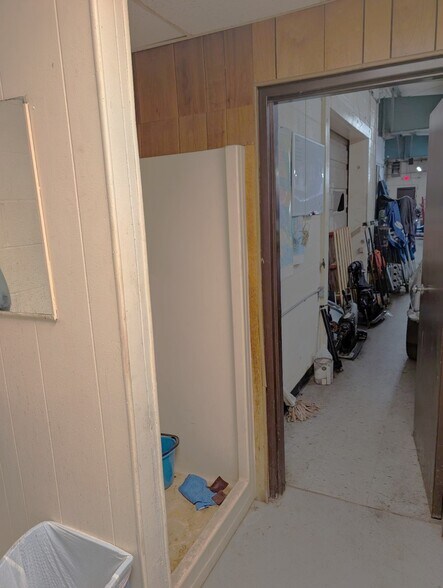More Photos Of 994 Rhyne Rd, Clover Light Manufacturing For Sale