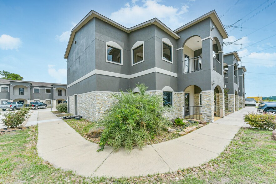 More Photos Of 20550 Townsen Blvd, Humble Loft Creative Space For Sale