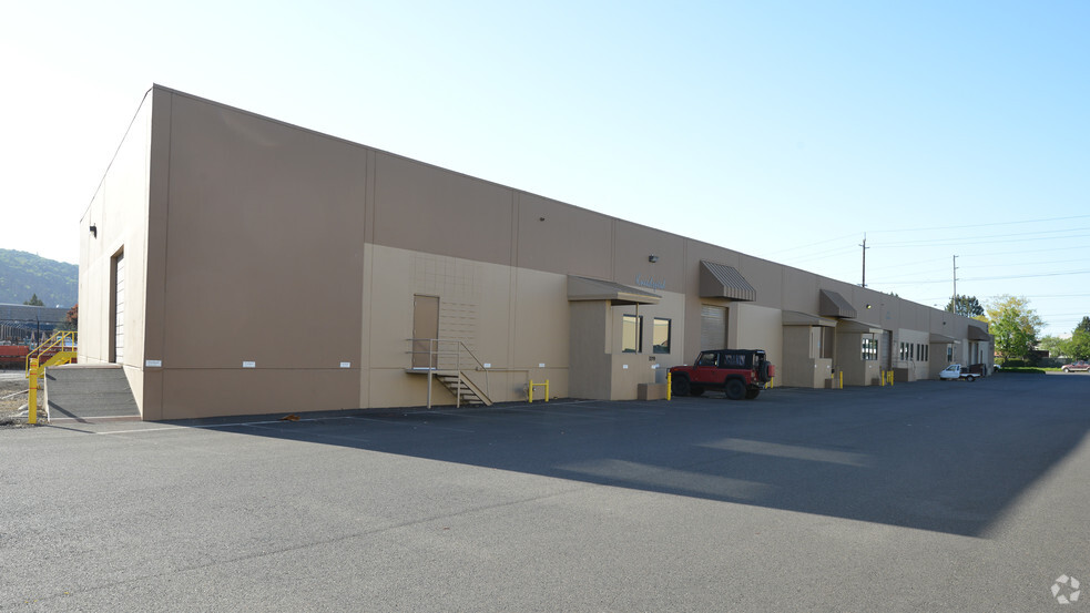 Primary Photo Of 3317-3325 NW Yeon Ave, Portland Warehouse For Lease