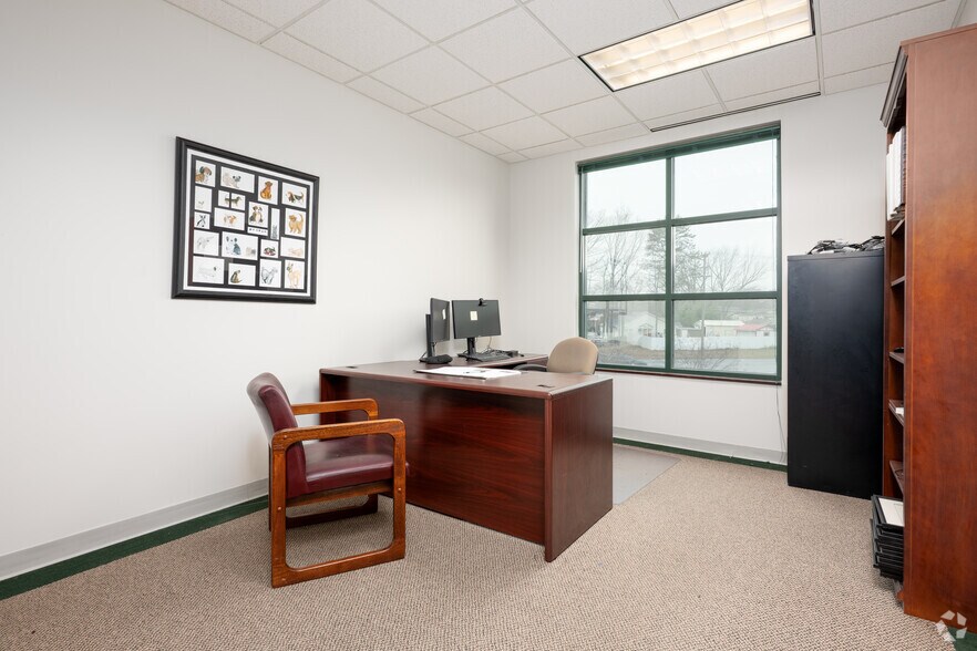 More Photos Of 204 Muirs Chapel Rd, Greensboro Office For Lease