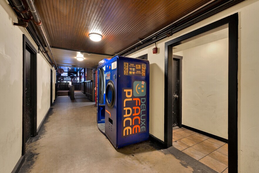 More Photos Of 139 E Hopkins St, San Marcos Bar For Sale