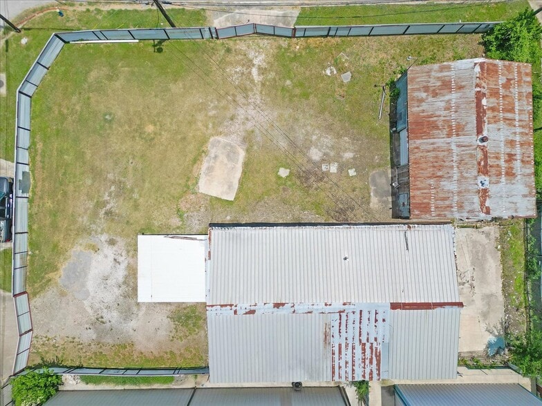 More Photos Of 6334 Midvale Ave, Houston Warehouse For Sale