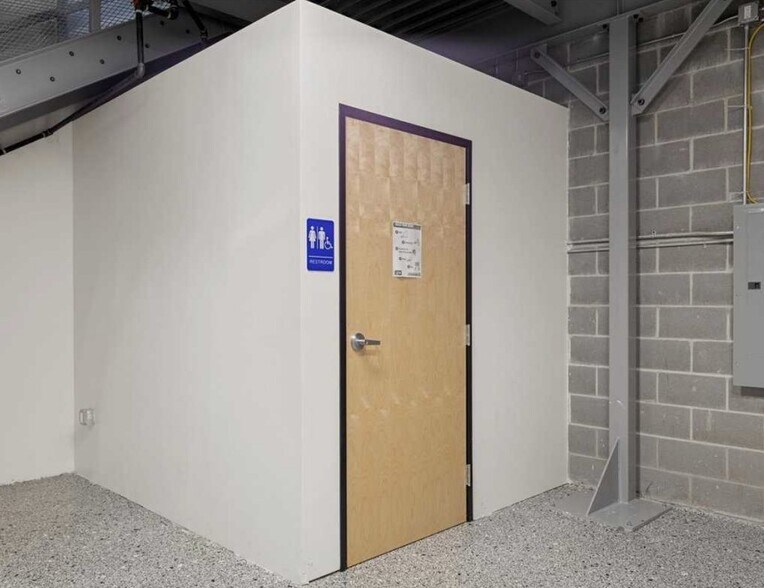 More Photos Of 2100 Double Creek Dr, Round Rock Warehouse For Lease