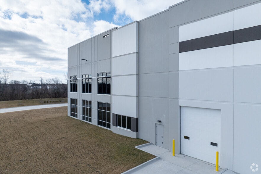More Photos Of 21500 Gateway Dr, Matteson Manufacturing For Lease