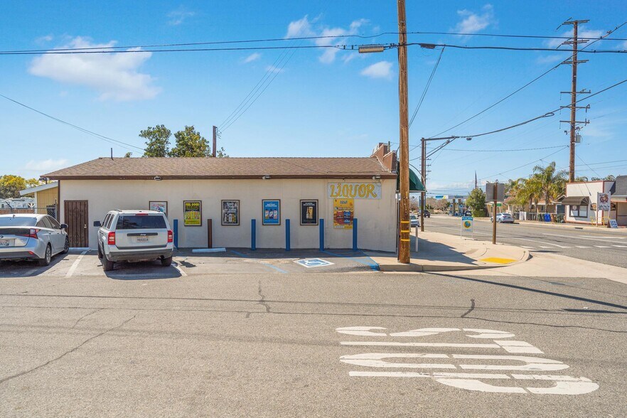 More Photos Of 1840 Mentone Blvd, Mentone Storefront Retail Residential For Sale