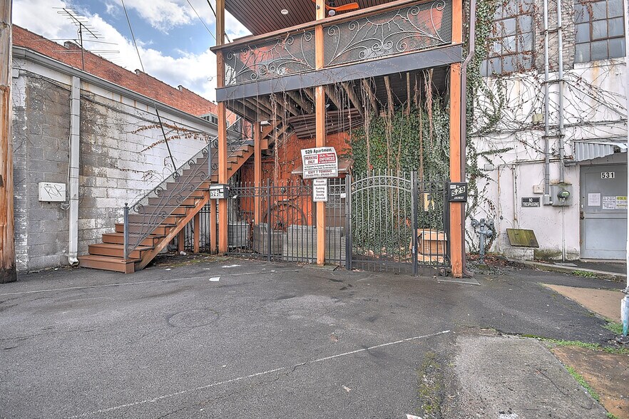 More Photos Of 529 State St, Bristol Storefront Retail Office For Sale