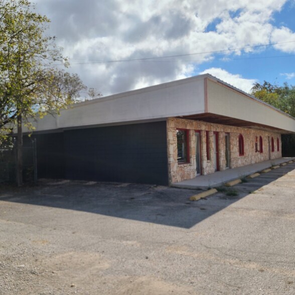More Photos Of 2200-2204 S WW White Rd, San Antonio Restaurant For Lease