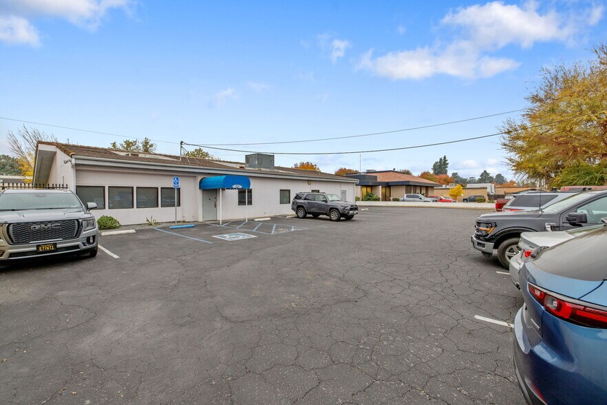 More Photos Of 610 W Main St, Visalia Office For Lease