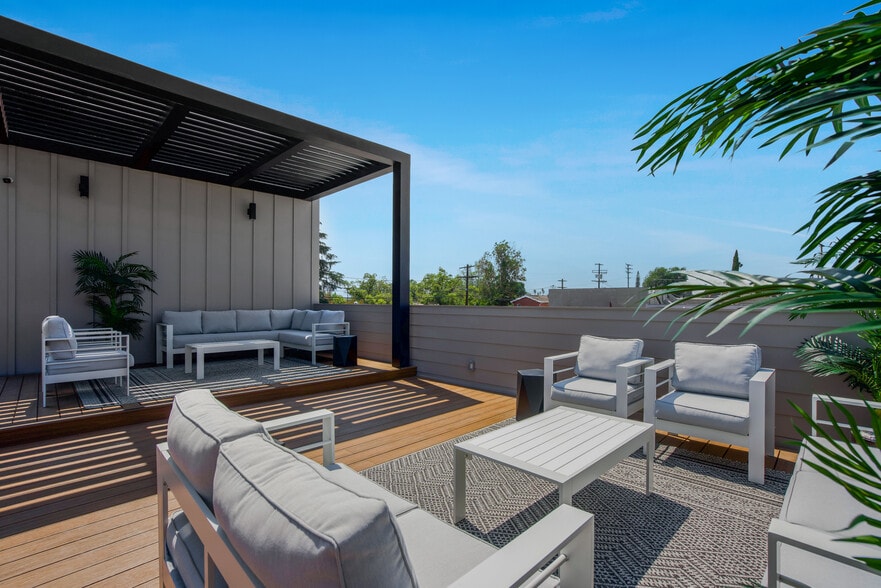More Photos Of 10440 Burbank Blvd, North Hollywood Office For Sale