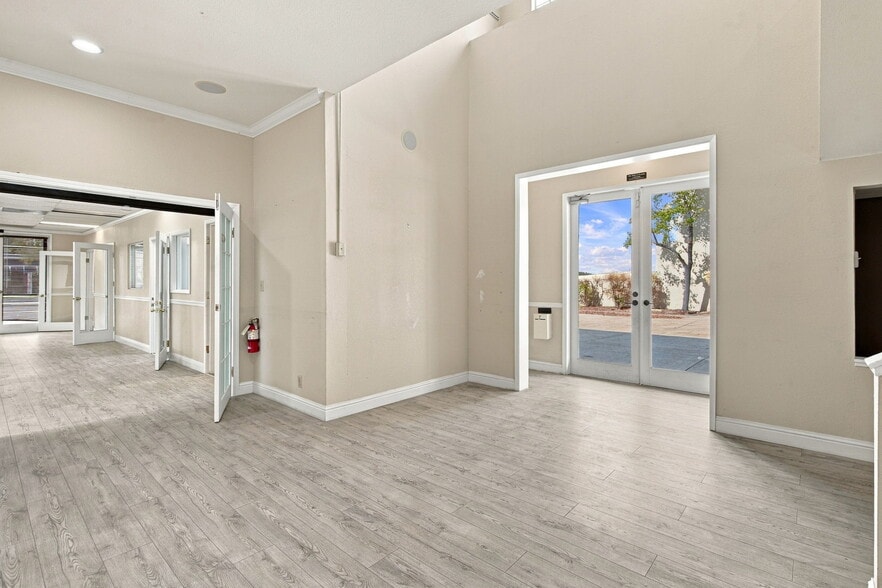 More Photos Of 403 W 11th St, Tracy Office For Sale