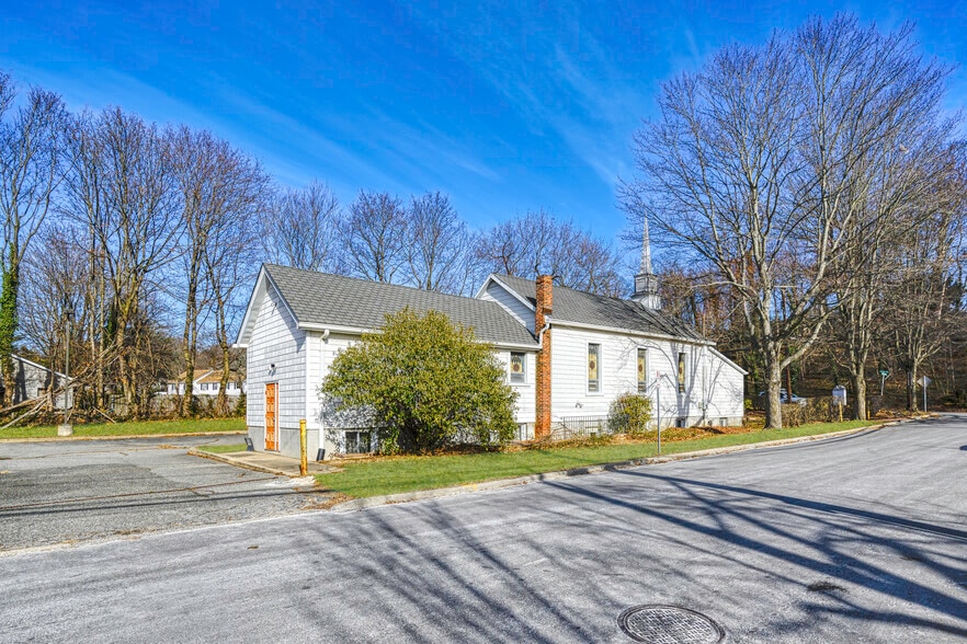 More Photos Of 109 Roslyn Rd, Roslyn Heights Religious Facility For Lease