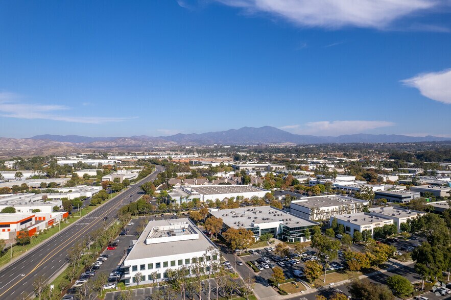 More Photos Of 4 Studebaker, Irvine Light Manufacturing For Lease