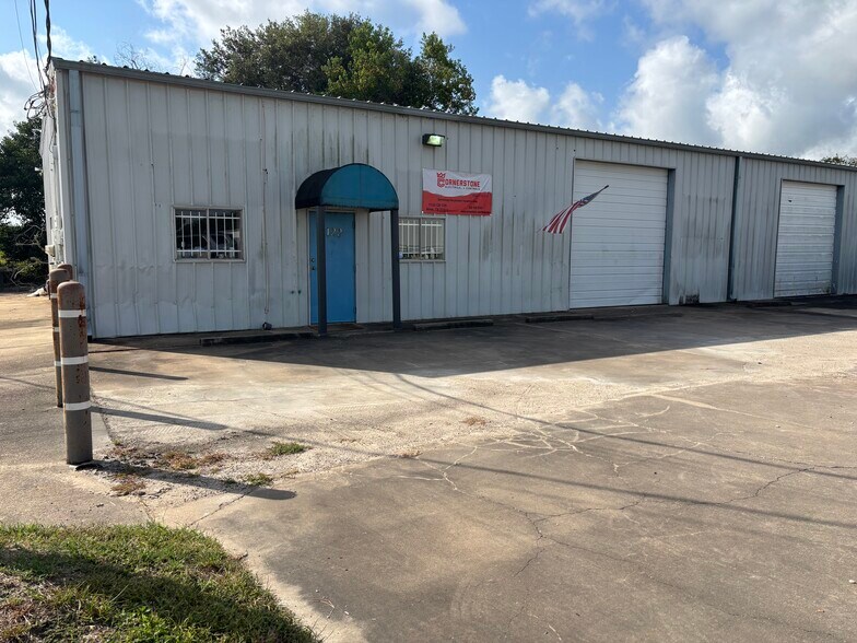 More Photos Of 1120 County Road 129, Alvin Warehouse For Sale