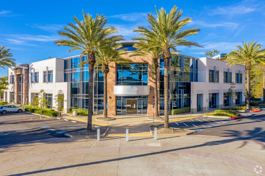 More Photos Of 4930 Directors Pl, San Diego Unknown For Lease
