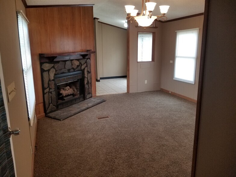 More Photos Of 1-16 Ez Ln, Manchester Manufactured Housing Mobile Home Park For Sale