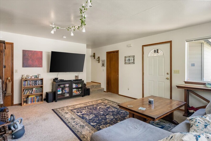More Photos Of 416 Alder St, Mount Shasta Apartments For Sale