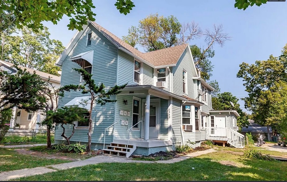 Primary Photo Of 1333 22nd St, Des Moines Apartments For Sale