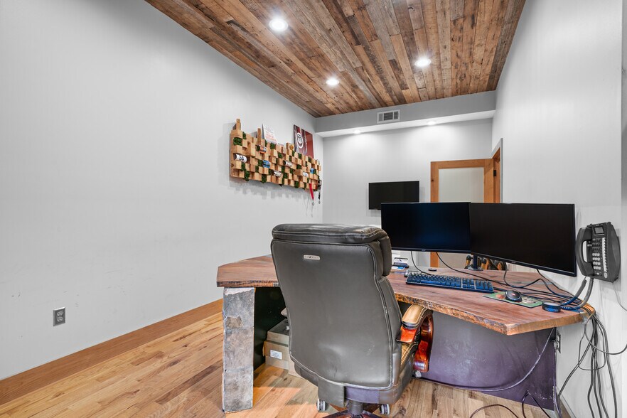 More Photos Of 91 W Hightower Dr, Dawsonville Warehouse For Sale