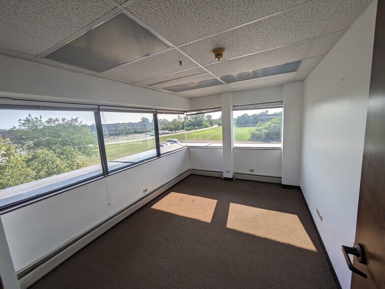 More Photos Of 20280 Governors Dr, Olympia Fields Unknown For Lease