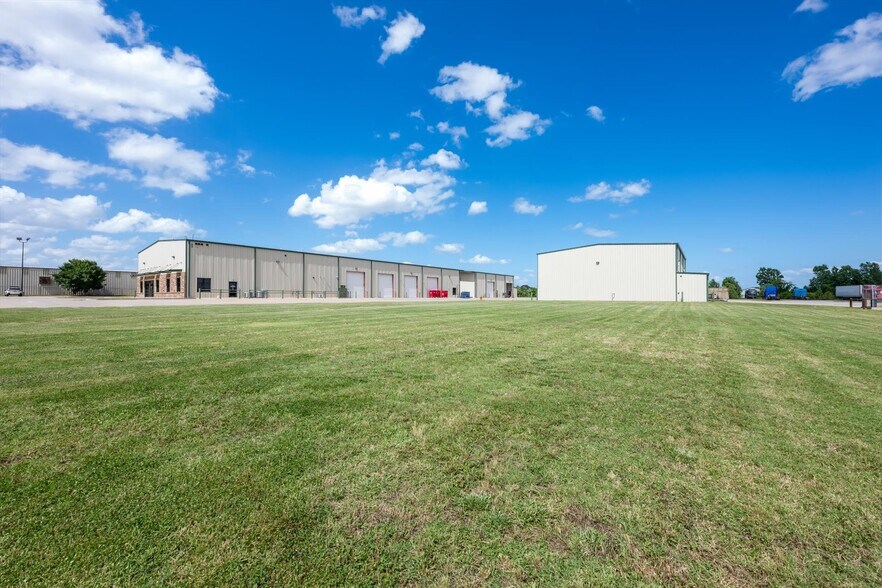 More Photos Of 13020 S Sunnylane Rd, Moore Industrial For Lease
