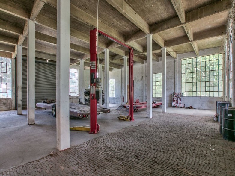 More Photos Of 765 E Washington St, Monticello Auto Repair For Sale