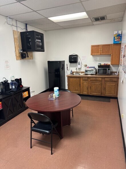 More Photos Of 4980 W Amelia Earhart, Salt Lake City Light Manufacturing For Lease