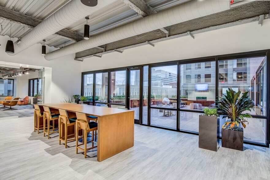 More Photos Of 200 N Broadway, Saint Louis Office For Lease