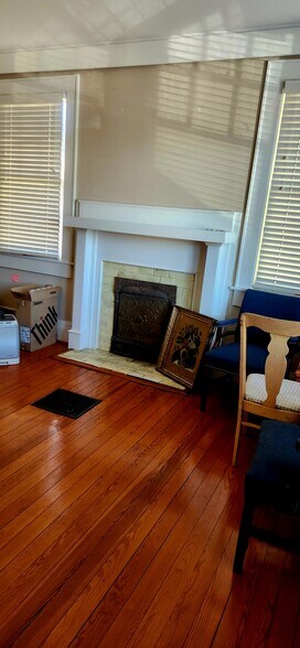 More Photos Of 303 W Trade St, Dallas Office For Sale