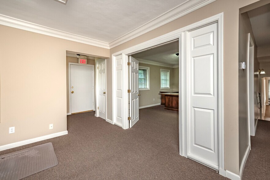 More Photos Of 4163 Crescent Dr, Saint Louis Medical For Sale