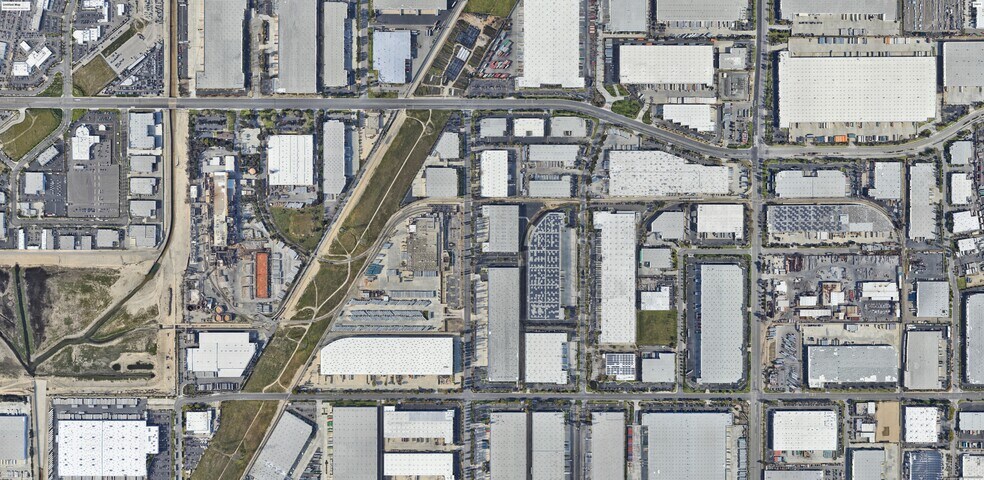 More Photos Of 1670 Champagne Ave, Ontario Warehouse For Lease