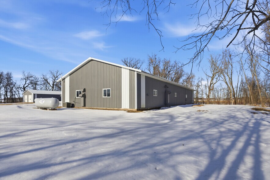 More Photos Of 15652 200th St, Hutchinson Flex For Lease