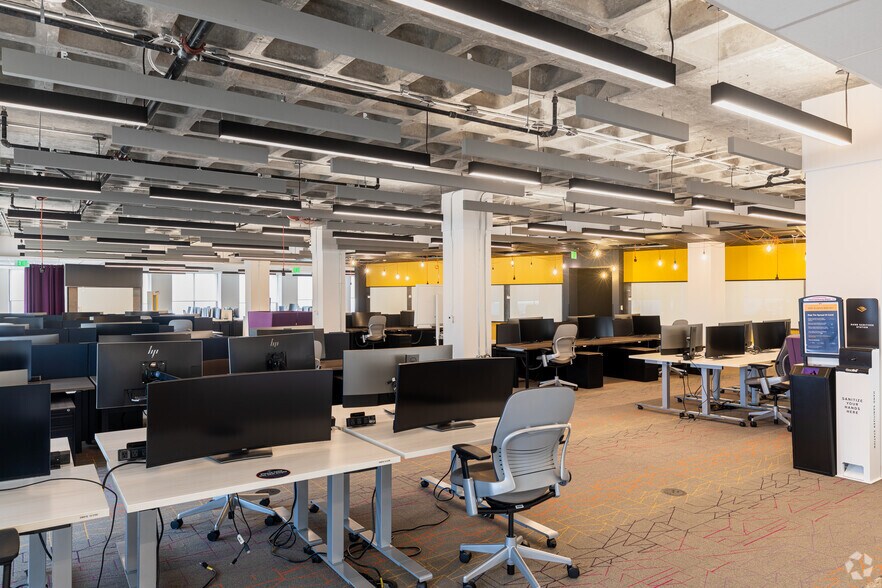 More Photos Of 33 Washington St, Newark Office For Lease