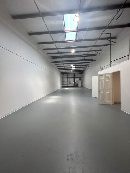 More Photos Of 2280 Avocado Ave, Melbourne Warehouse For Lease