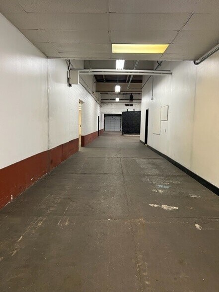 More Photos Of 939 W North Ave, Pittsburgh Light Distribution For Lease