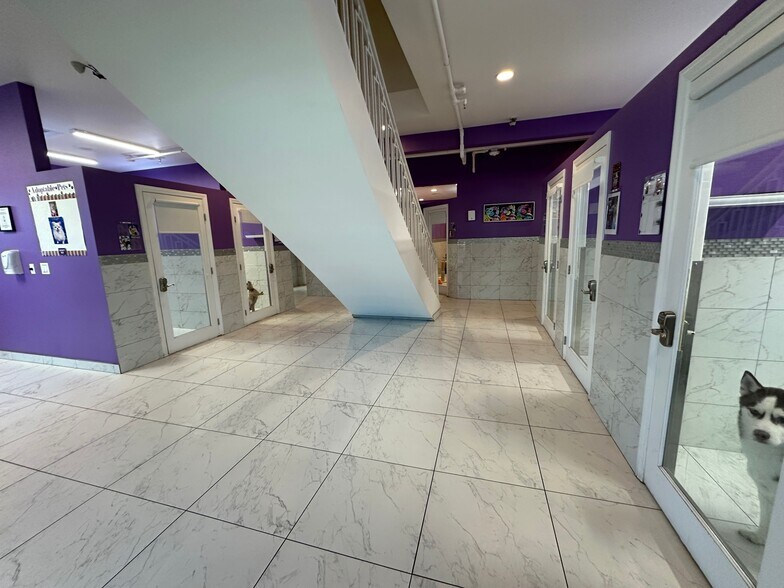 More Photos Of 6188 S Sandhill Rd, Las Vegas Veterinarian Kennel For Sale