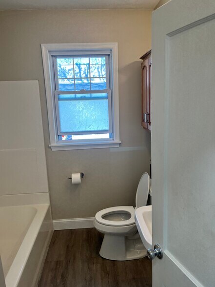More Photos Of 1211 Cinnaminson Ave, Cinnaminson Warehouse For Lease