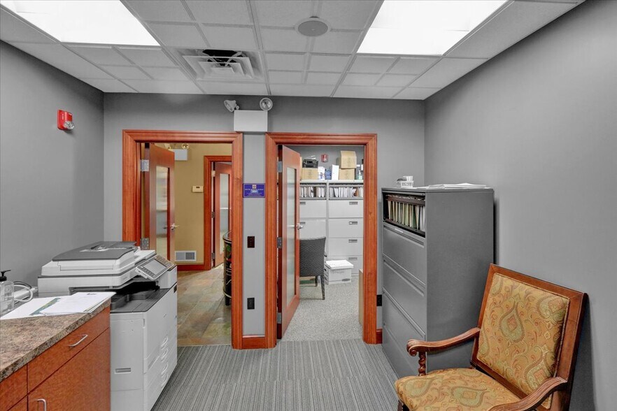 More Photos Of 426 Warren St, Reading Office For Sale