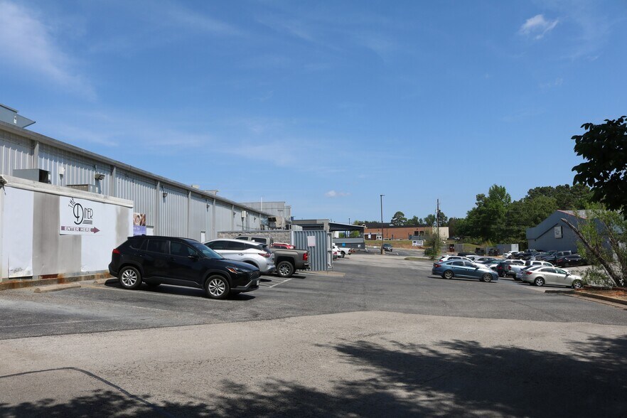 More Photos Of 7924 S Broadway, Tyler Storefront Retail Office For Sale