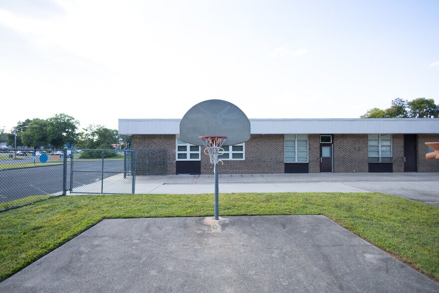More Photos Of 190 Tenby Chase Dr, Delran Office For Lease