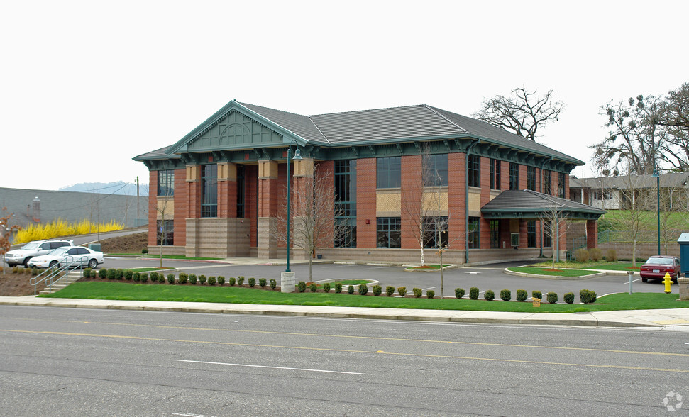 Primary Photo Of 1495 NW Garden Valley Blvd, Roseburg Office For Lease